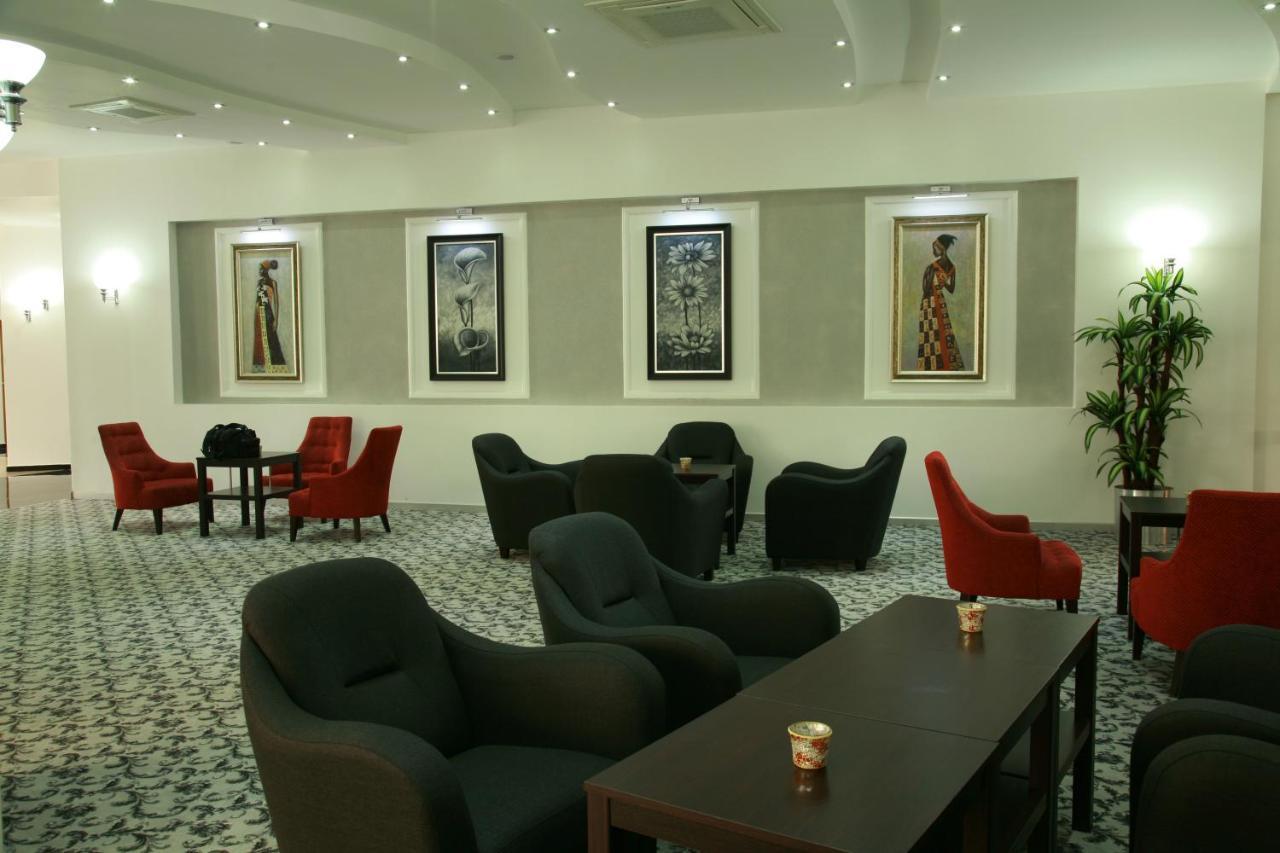 Otel 阿克恰科贾 外观 照片